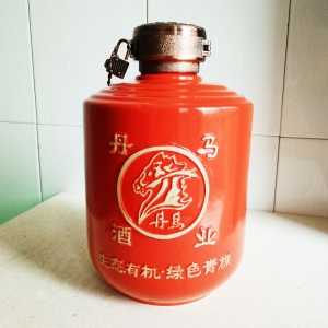 威武高档丹马青裸酒陶瓷酒瓶